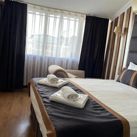 Hotel Nova Roma 3*